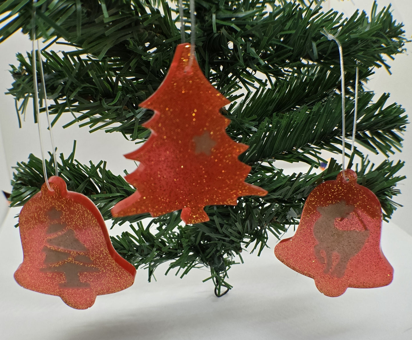 Weihnachtsbaumschmuckset aus Epoxidharz mit Mustern